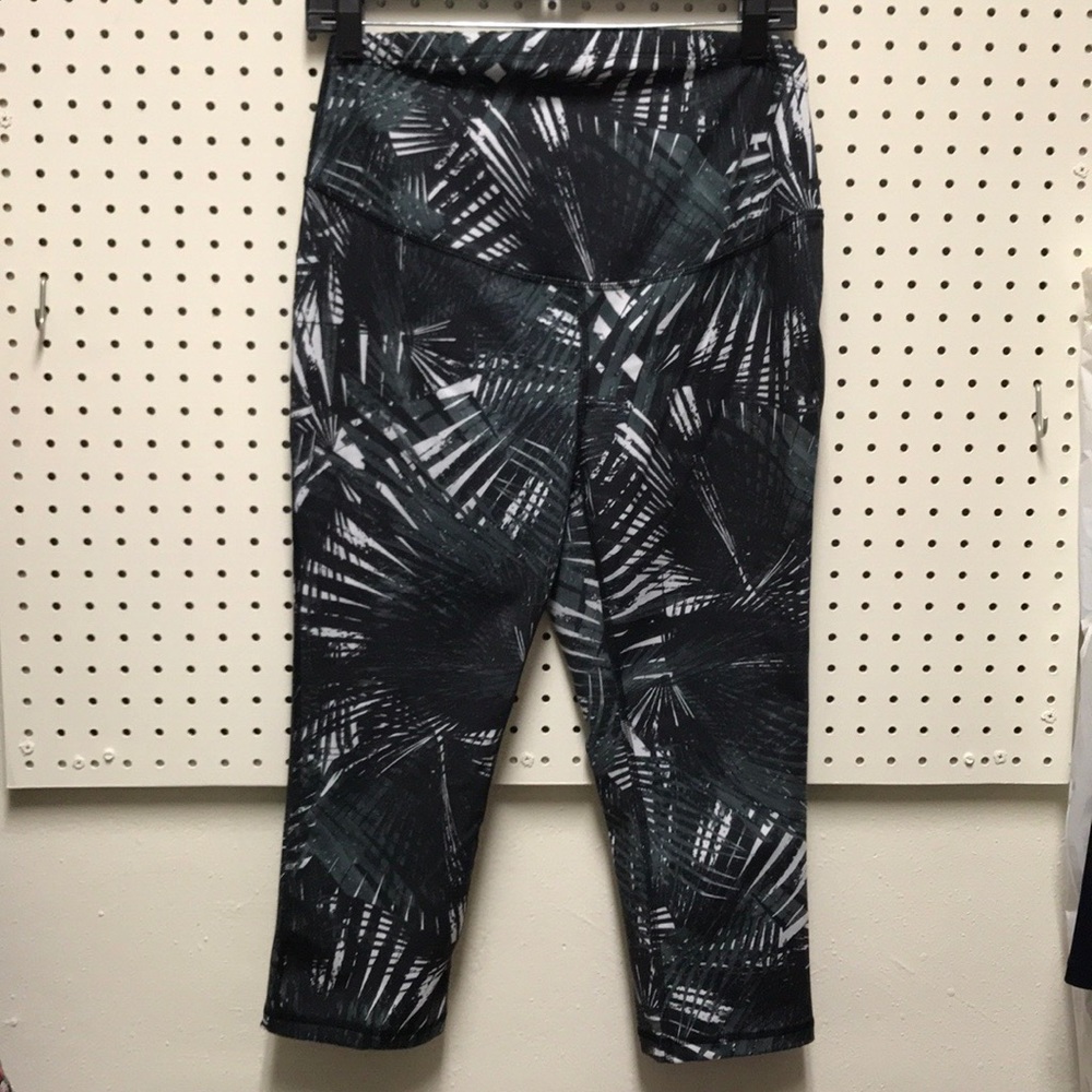 Old navy maternity compression capris